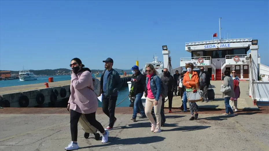 Midilli'de Çiftçi Protestosu: Türk Turistler Mahsur Kaldı