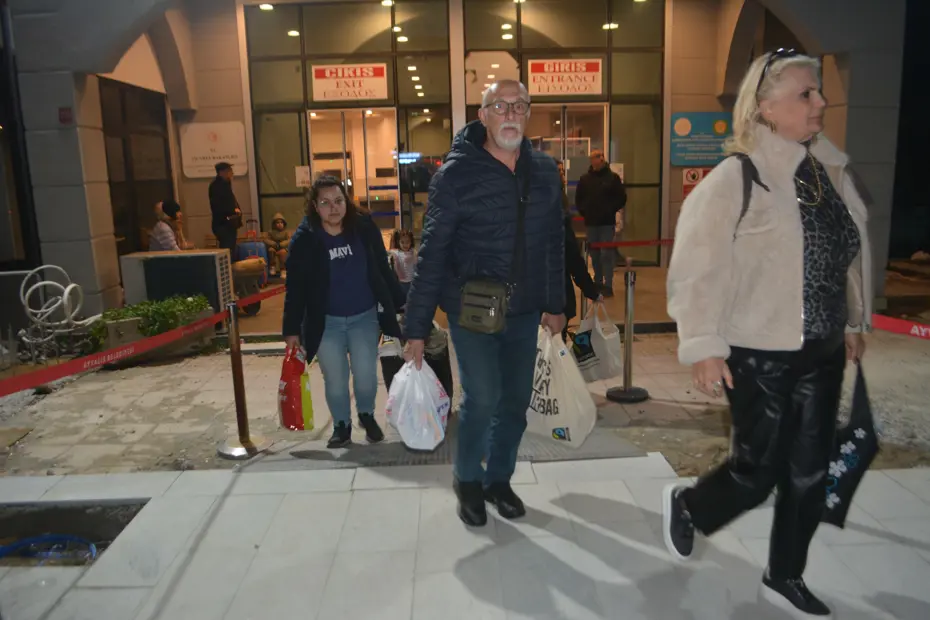 Midilli'de Çiftçi Eylemi Sonrası Mahsur Kalan Türk Tatilciler Yurda Döndü
