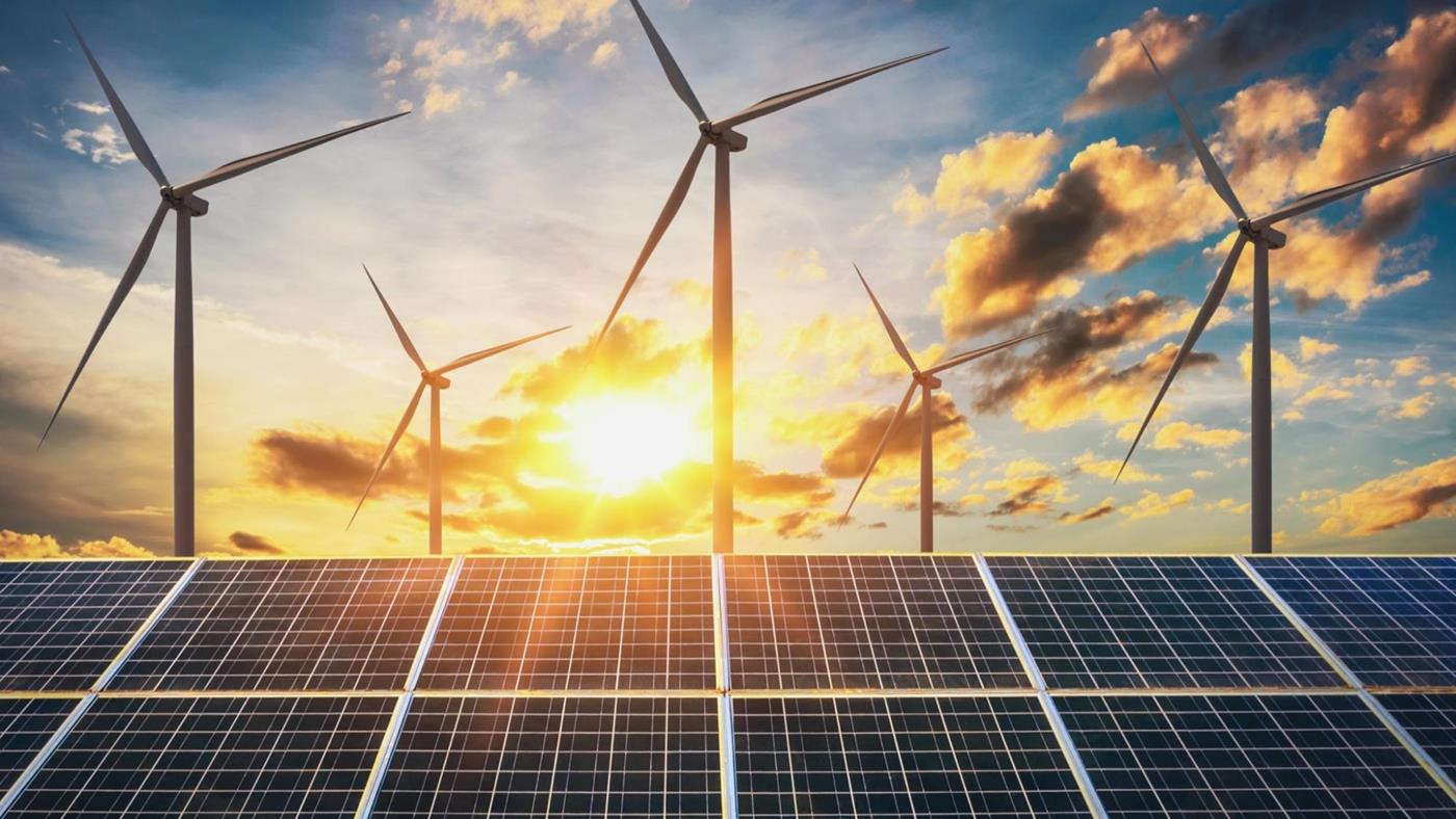 Güneş ve Rüzgar Enerjisi Kurulumları 2025'te Rekor Seviyeye Ulaştı