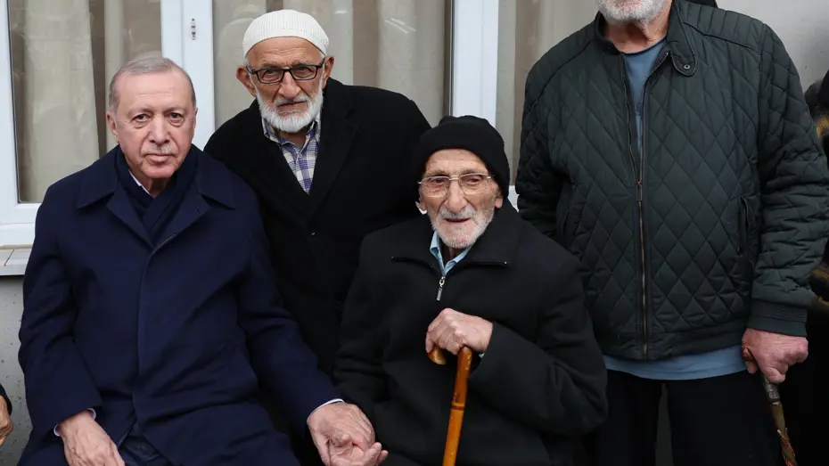 Cumhurbaşkanı Erdoğan, Ramazan Bayramı'nda Rize'de Komşularıyla Bayramlaştı