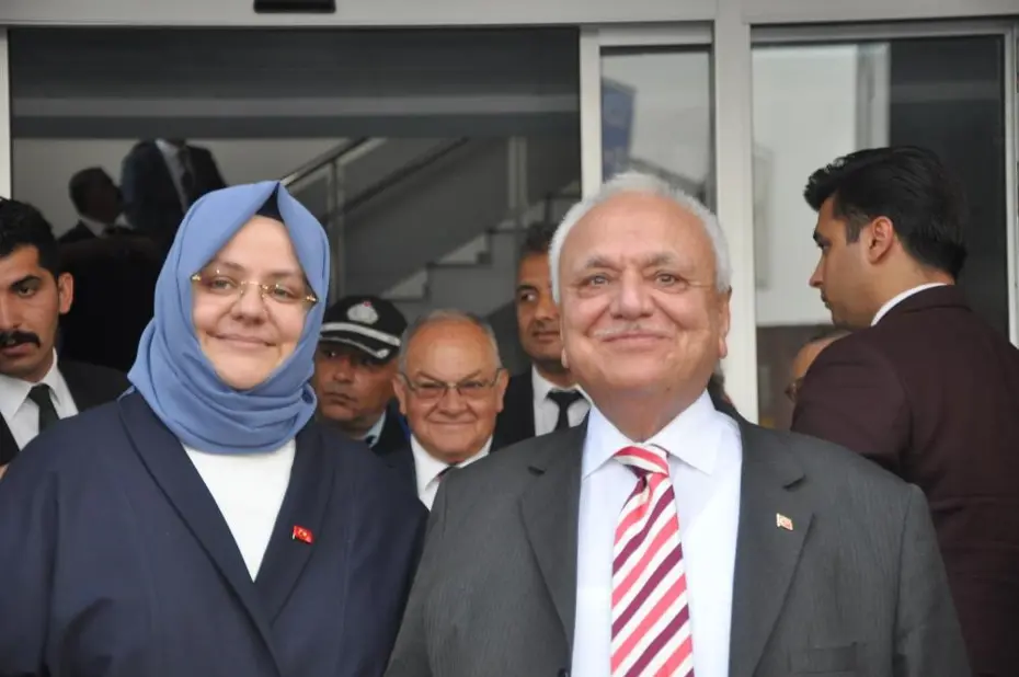 Eski Bakanlar Atilla Koç ve Zehra Zümrüt Selçuk Trafik Kazası Geçirdi