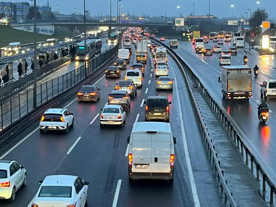 İstanbul'da Bayram Tatili Sonrası Trafik Yoğunluğu Yaşandı