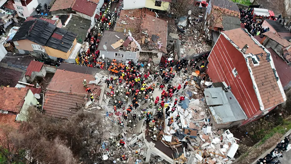 Fatih'te Bina Çökmesi: Yaralıların Durumu ve Kurtarma Çalışmaları