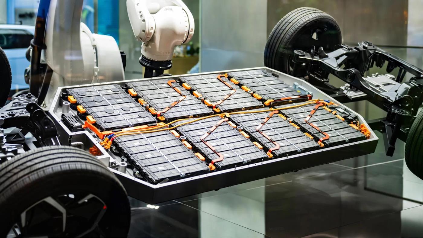 Geely'den Elektrikli Araç Çıkışı: "Lityum Bataryalar Çok Ağır, Gelecek Metanol Yakıtında"