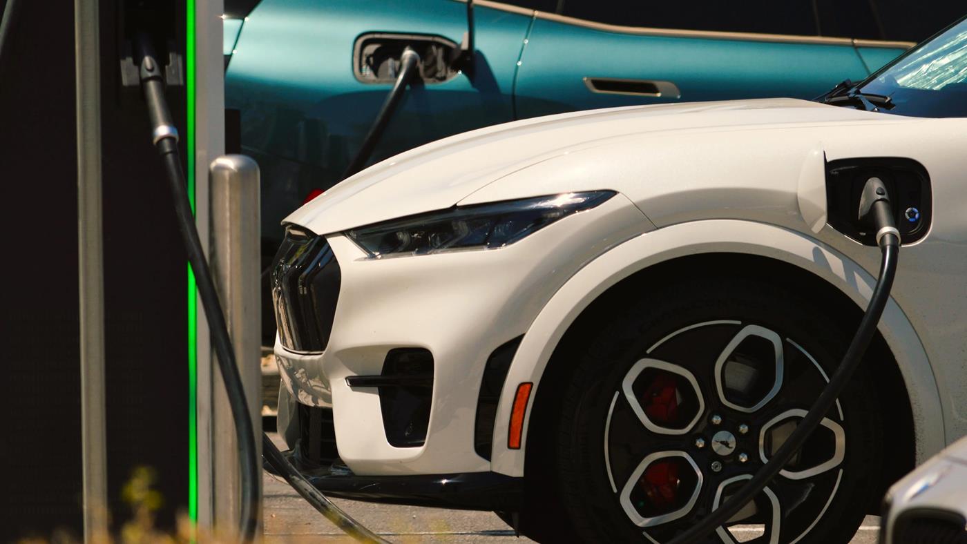 Yükselen Akaryakıt Fiyatları Avrupa'da Elektrikli Araç Satışlarına Rekor Kırdırdı