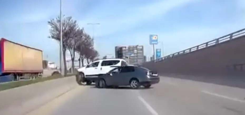 Ankara'da Trafik Terörü: Makas Atan Otomobil Feci Kazaya Neden Oldu