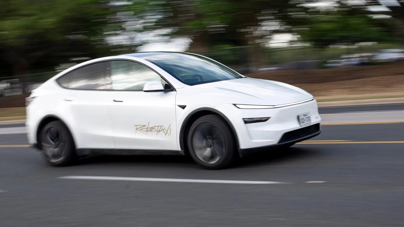 Elon Musk, Tesla'nın Tam Otonom Sürüş Odaklı Yeni AI5 Çipini Duyurdu