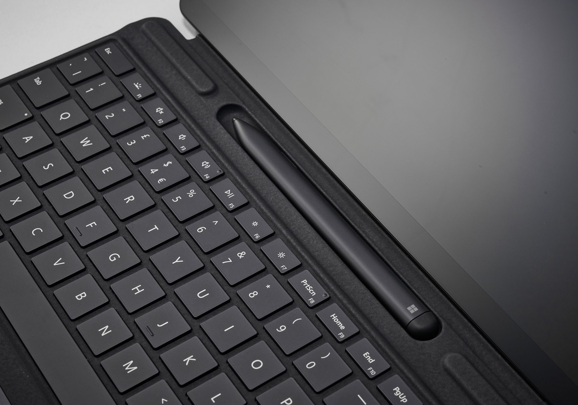 Microsoft Surface Bilgisayarlara Büyük Zam: Uygun Fiyatlı Modeller Kaldırılıyor
