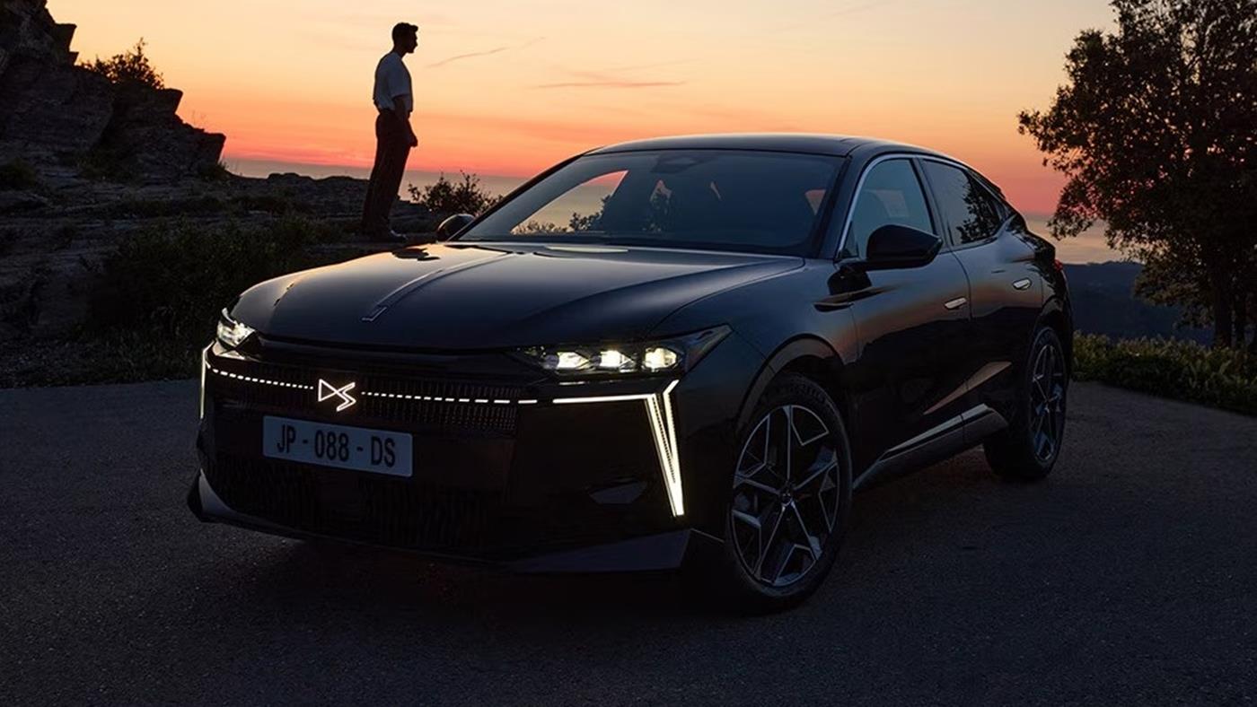 Dizel Motorlu Yeni DS N°4 Türkiye'de: Fiyatı ve Donanım Özellikleri Belli Oldu