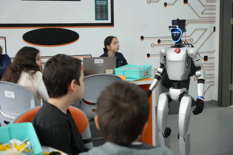 Samsun'da Nüfusa Kaydedilen İnsansı Robot CANİKMAN Göreve Başladı