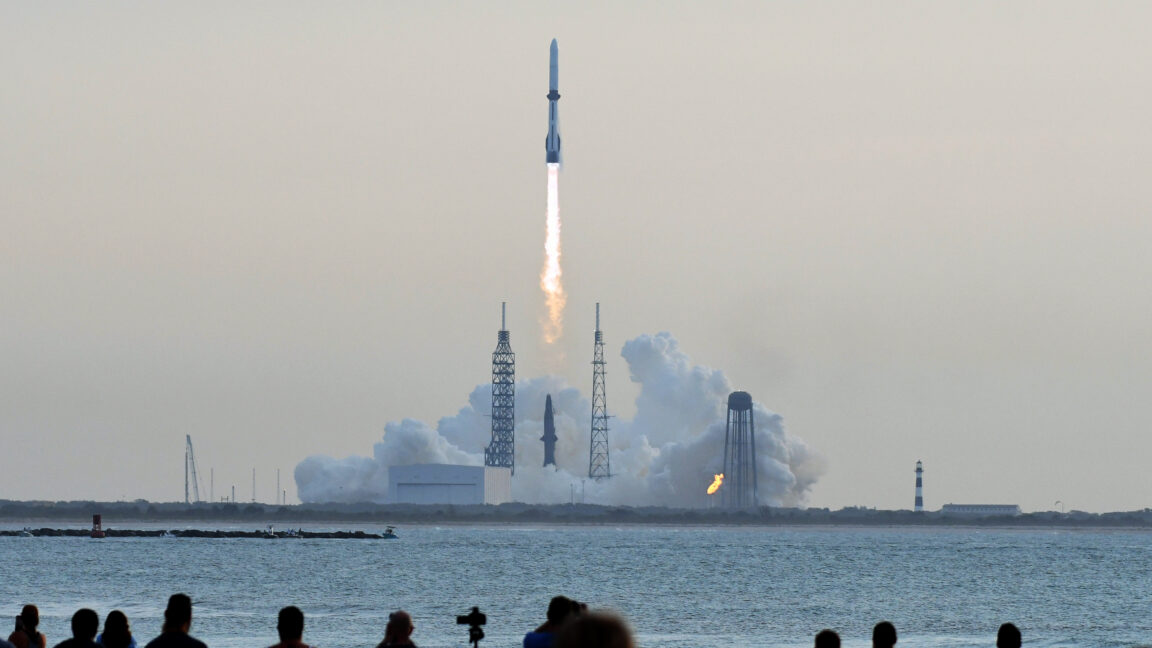 Blue Origin'in Yeniden Kullanım Başarısına Üst Aşama Arızası Gölge Düşürdü
