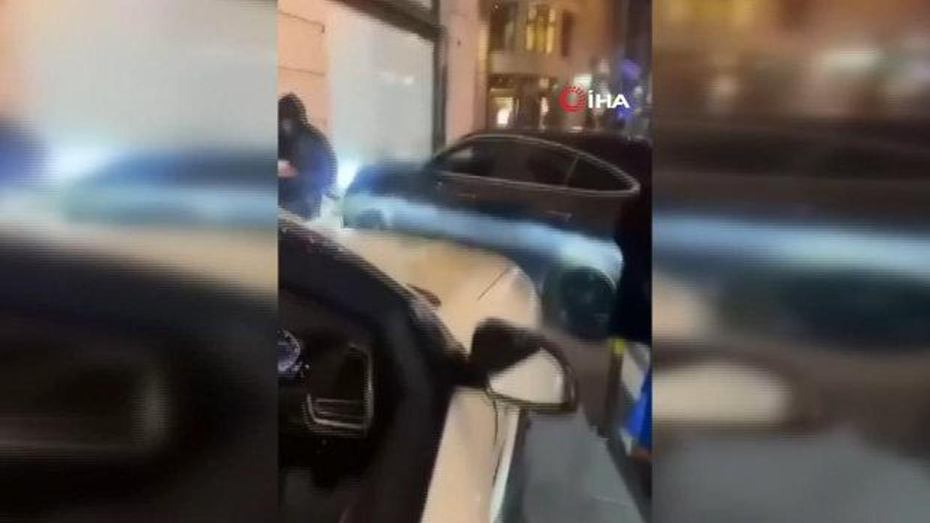Londra'da Dehşet: Otomobil Yayaların Arasına Daldı, Sosyal Medya Ünlüsü Ağır Yaralı