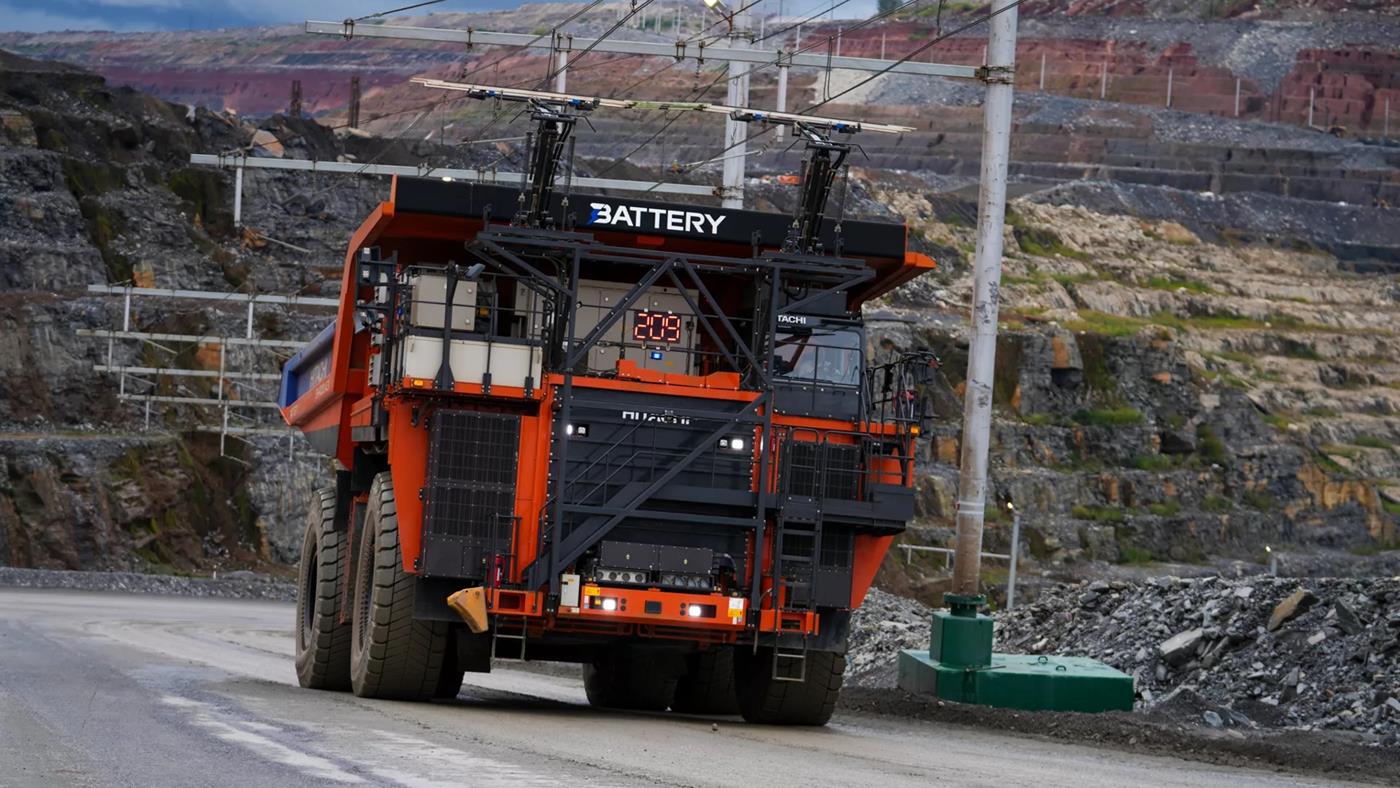 Hitachi'den 384 Tonluk Tamamen Elektrikli Maden Kamyonu