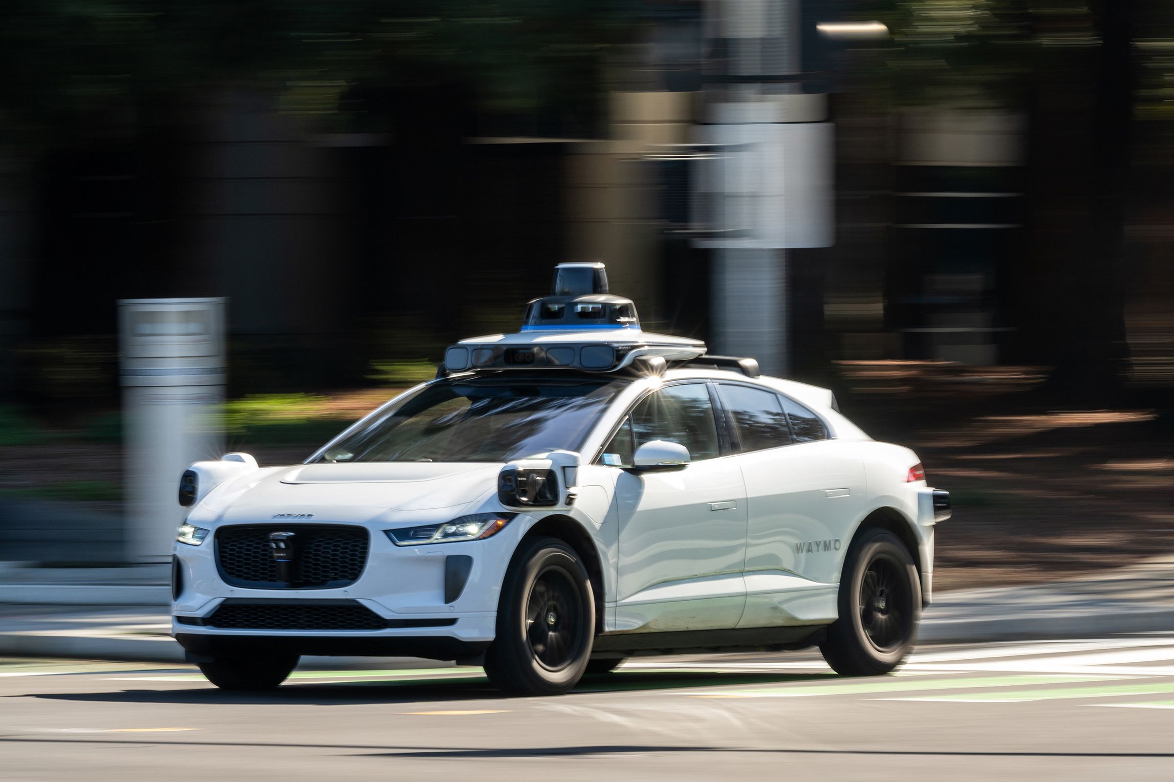 Acil Durum Ekipleri Uyarıyor: Waymo Sürücüsüz Araçları Giderek Kötüleşiyor