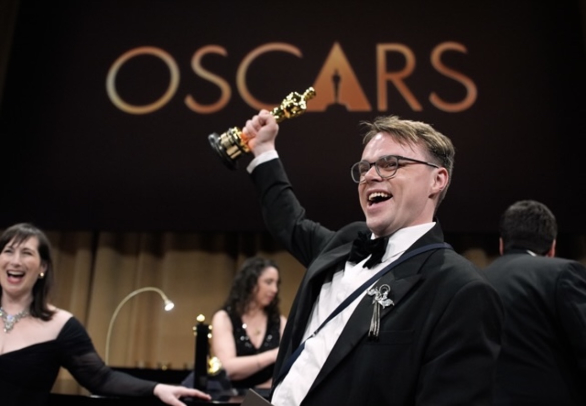 "Mr. Nobody Against Putin" Yönetmeninin Oscar Ödülü Uçakta Kayboldu