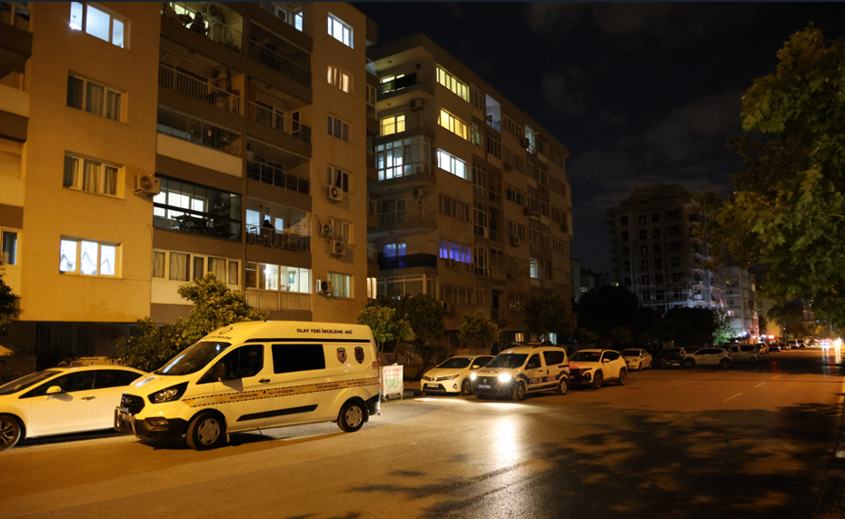 İzmir'de Aile İçi Cinayet: 73 Yaşındaki Baba Oğlunu Öldürdü