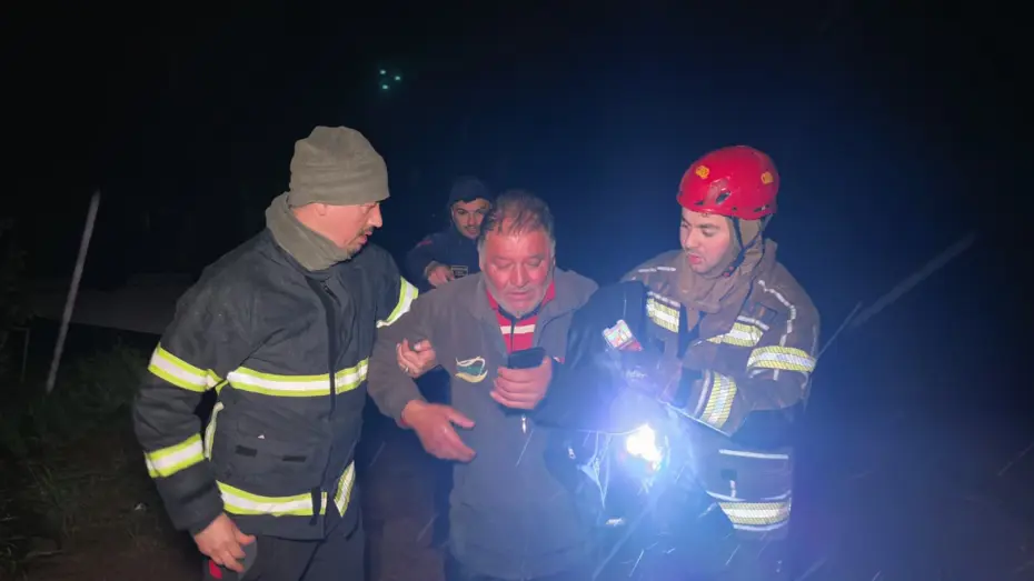 Bursa'da Sel Felaketi: Mahsur Kalan Çiftlik Sahibi ve Köpeği İtfaiye Tarafından Kurtarıldı