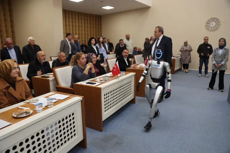 Türkiye'nin Nüfusa Kayıtlı İlk İnsansı Robotu CANİKMAN Belediye Meclisi'ne Katıldı