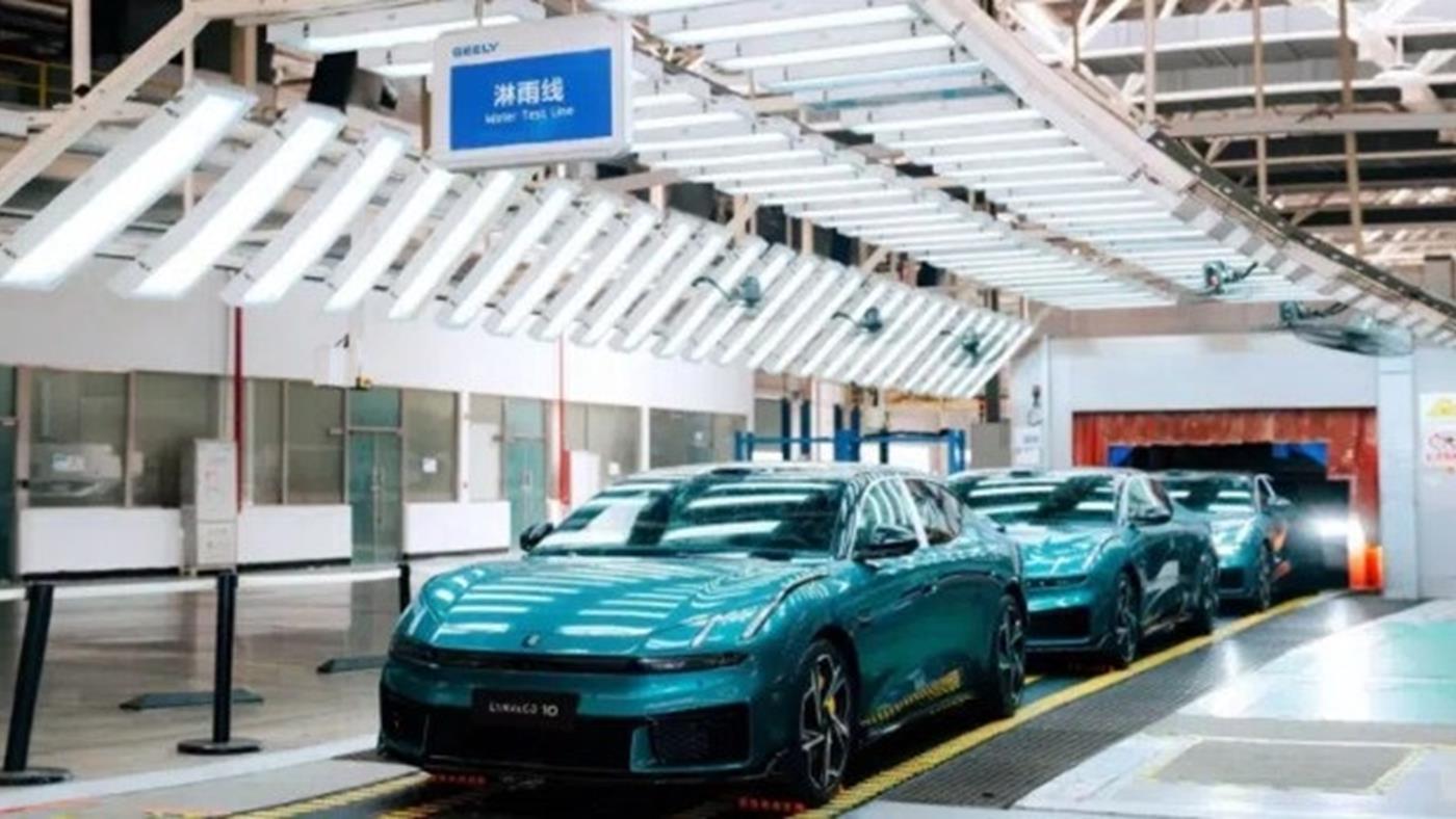 4 Dakikada %70 Şarj: Elektrikli Sedan Lynk & Co 10 Seri Üretime Girdi