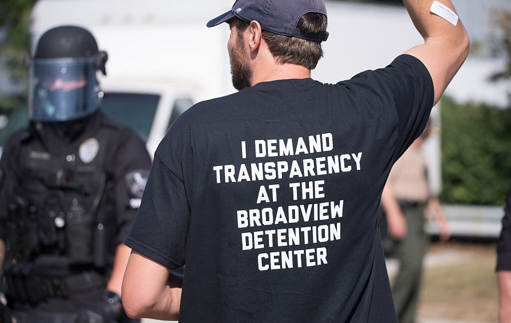 DHS ve FBI'a Dava: Protestocuları İzlemek İçin Dev DNA Veritabanı Kurulamaz
