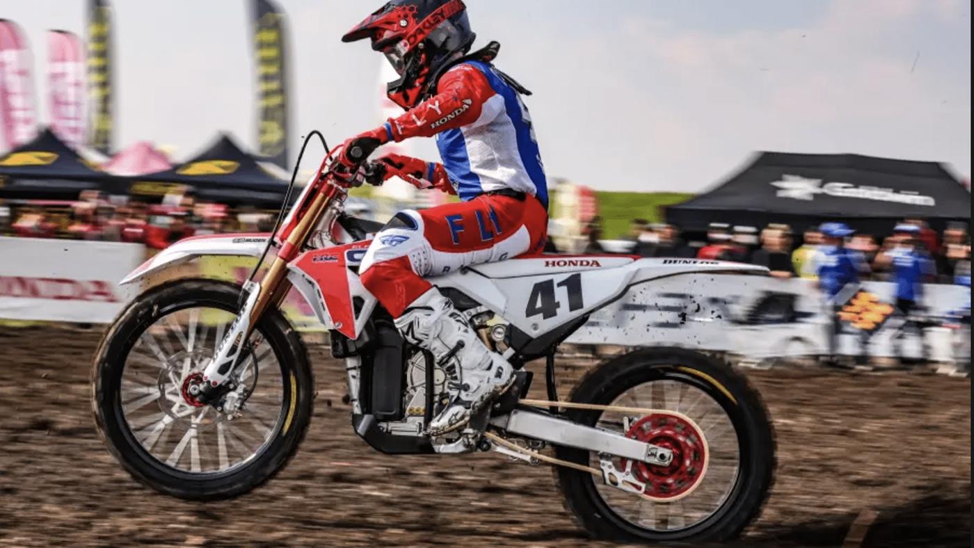 Honda, Elektrikli Motosikletlerde Sürüş Hissini Geri Getirecek "Sahte Debriyaj" Patenti Aldı
