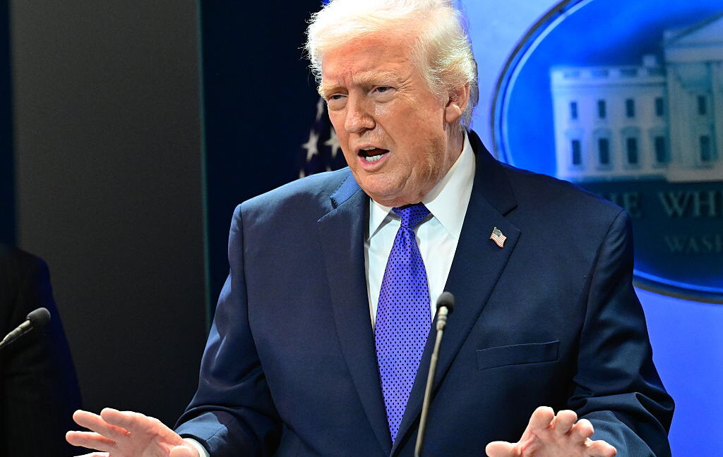 Mahkeme Trump'ın %10'luk Küresel Gümrük Vergisini Yasadışı İlan Etti