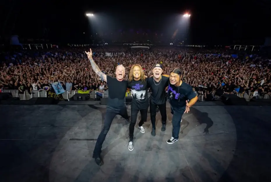 Metallica'nın Yunanistan Konserinde 80 Bin Hayran Mikro Deprem Yarattı