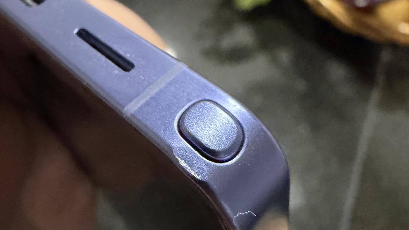 Samsung Galaxy S26 Ultra Kılıftayken Hasar Gördü: Alüminyum Çerçeve Tartışma Yarattı