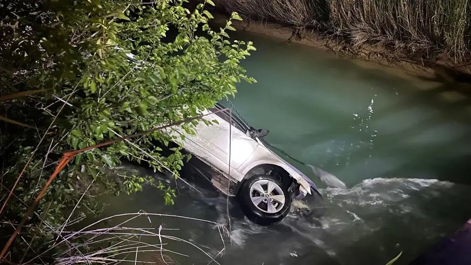 Şanlıurfa'da Kanala Düşen Otomobildekileri Kurtarmak İsteyen Kişi Hayatını Kaybetti