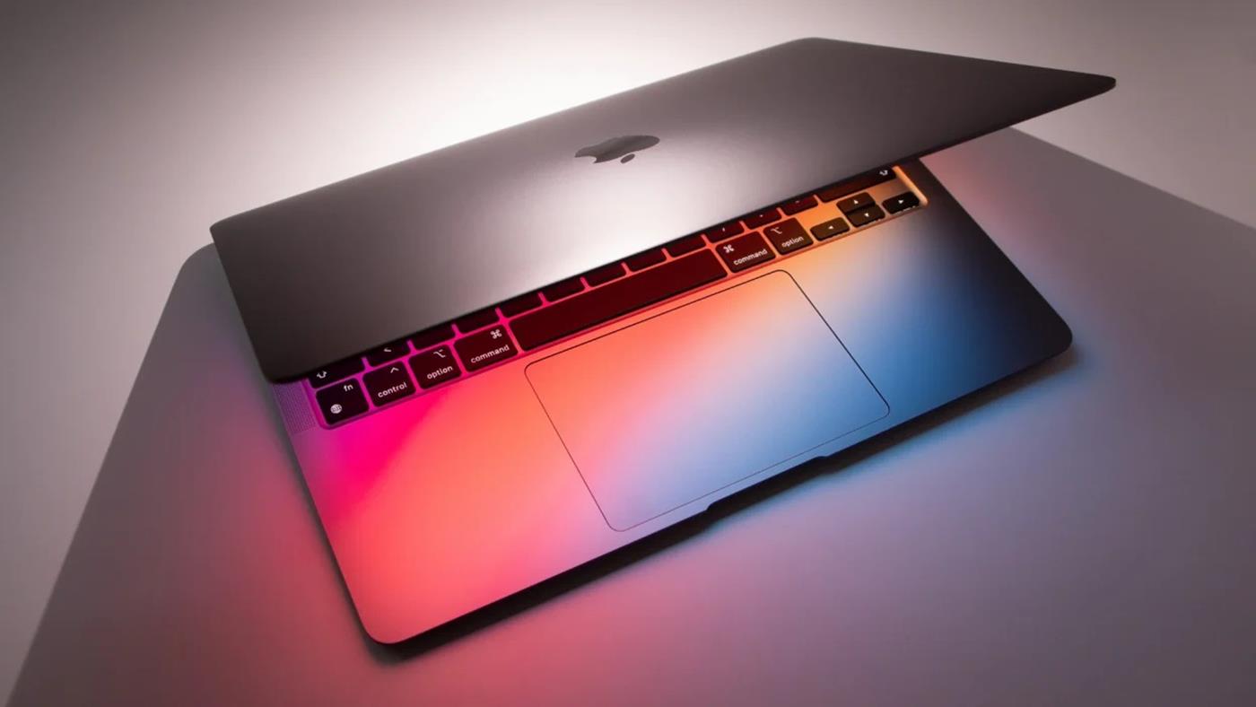Yapay Zeka Ajanları İş Kültürünü Değiştiriyor: "Yarı Açık Laptop" Akımı