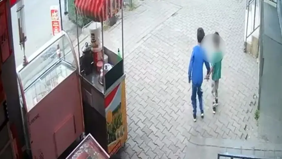 İstanbul Esenler'de Bıçaklı Çocuklar Kediye Zarar Verip Kadın Esnafa Bıçak Çekti