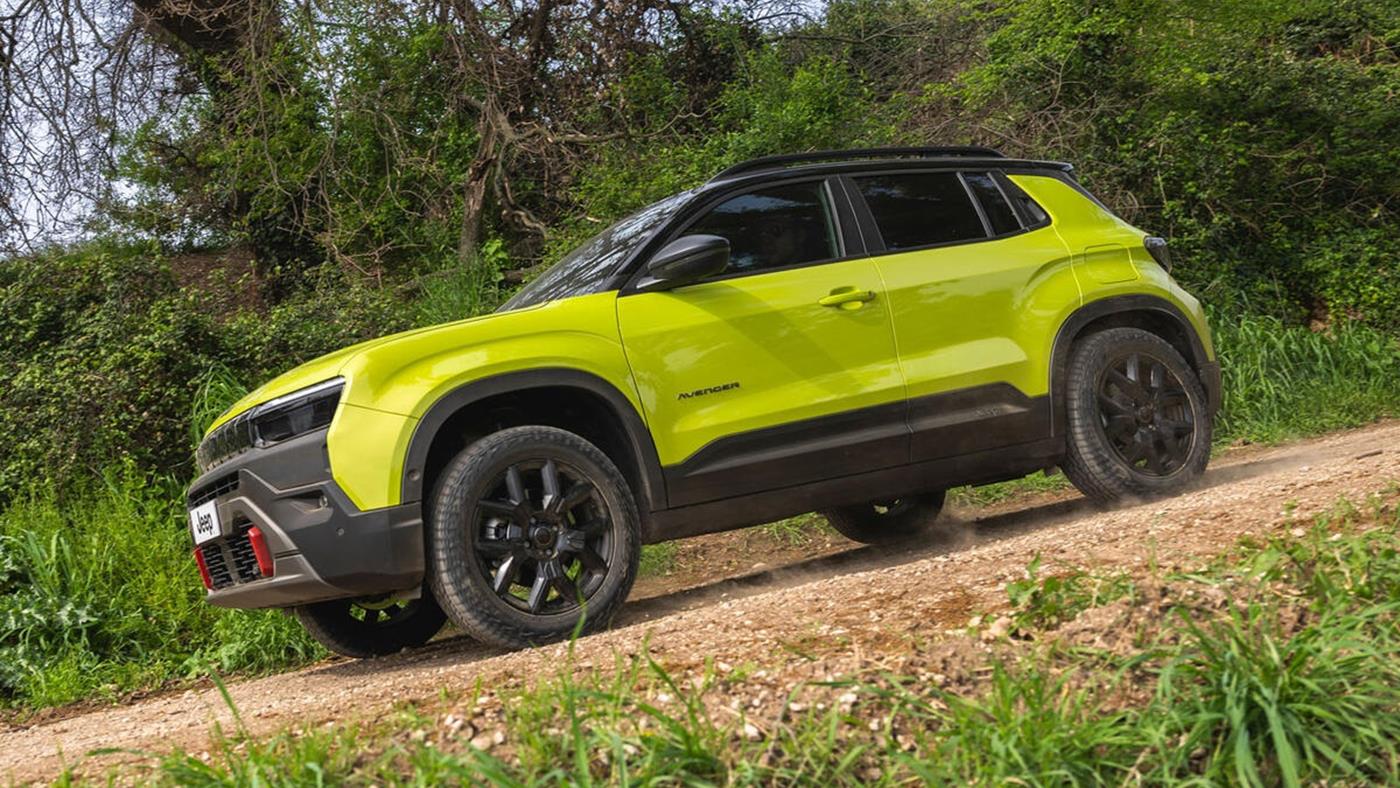 Jeep Avenger Yenilendi: Işıklı LED Izgara ve Gelişmiş Motor Seçenekleri