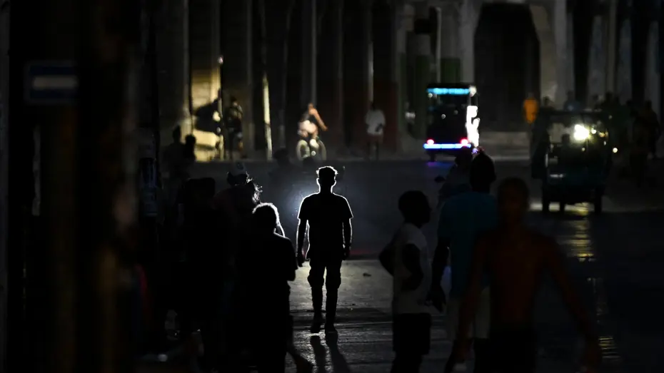 Küba'da Enerji Krizi Büyüyor: 22 Saatlik Kesintiler Protestolara Yol Açtı
