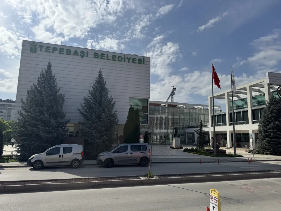 Tepebaşı Belediyesi'ne Yolsuzluk Operasyonu: Müdürün Bahçesinde Gizli Kripto Odası Bulundu