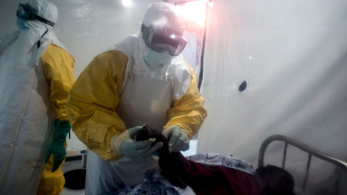 Kongo ve Uganda'da Nadir Görülen Ebola Salgını: 65 Can Kaybı