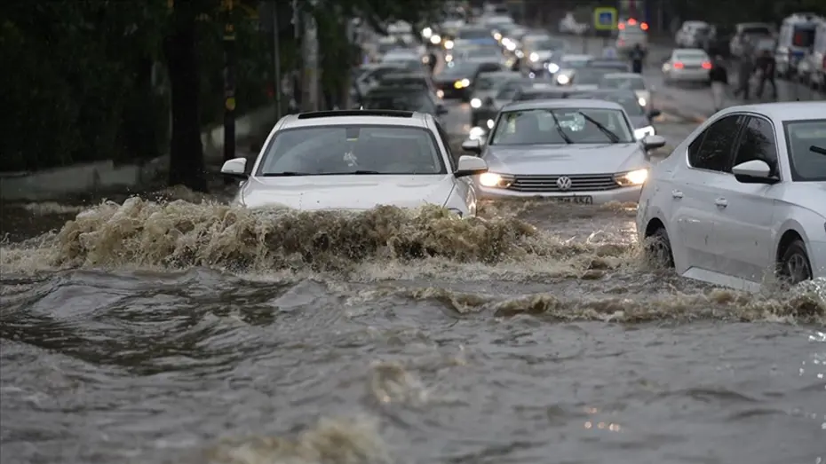 Meteoroloji'den Karadeniz İçin Sel Uyarısı: 10 İle Sarı Kod Verildi
