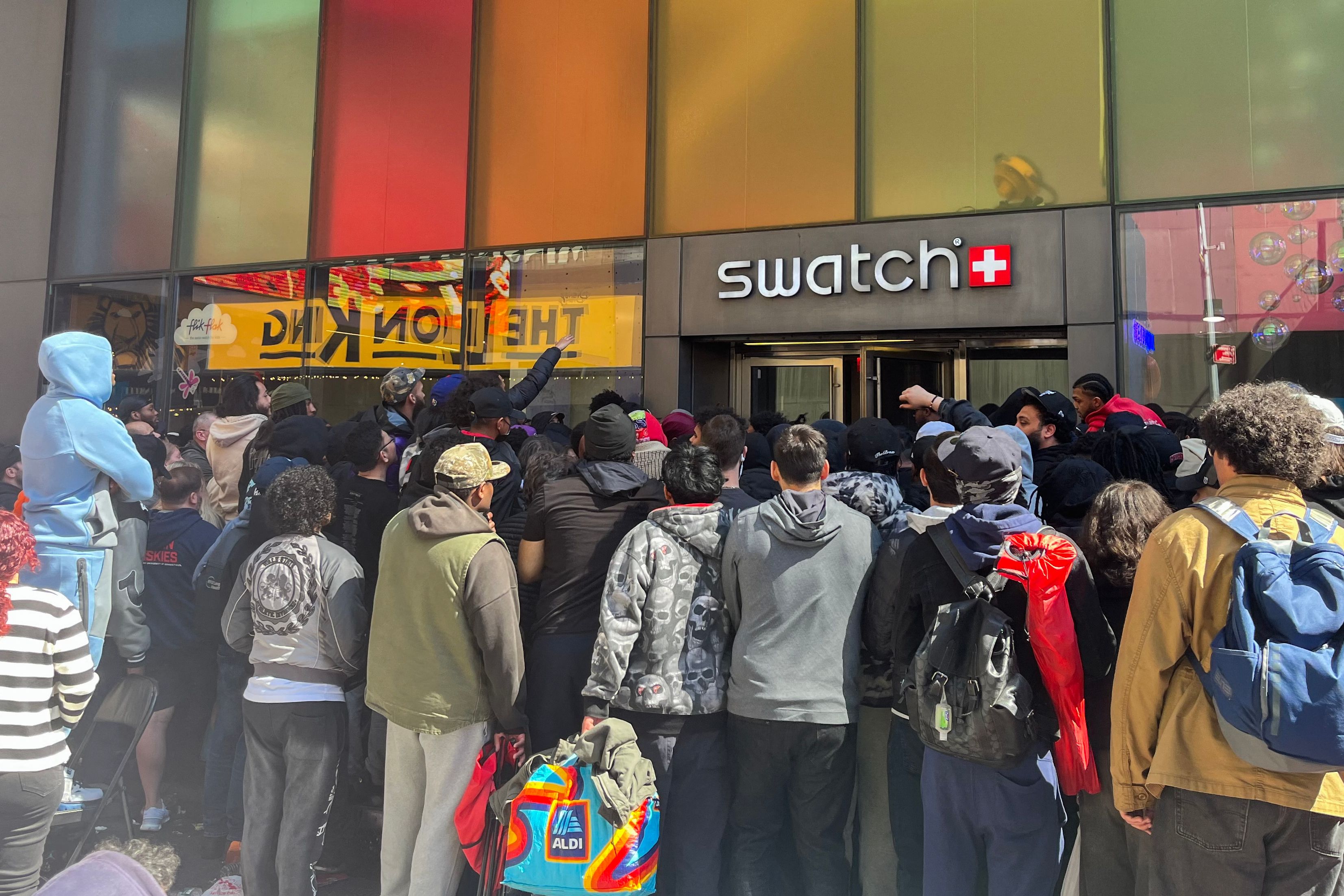 Swatch x Audemars Piguet Royal Pop Lansmanında Küresel Kaos