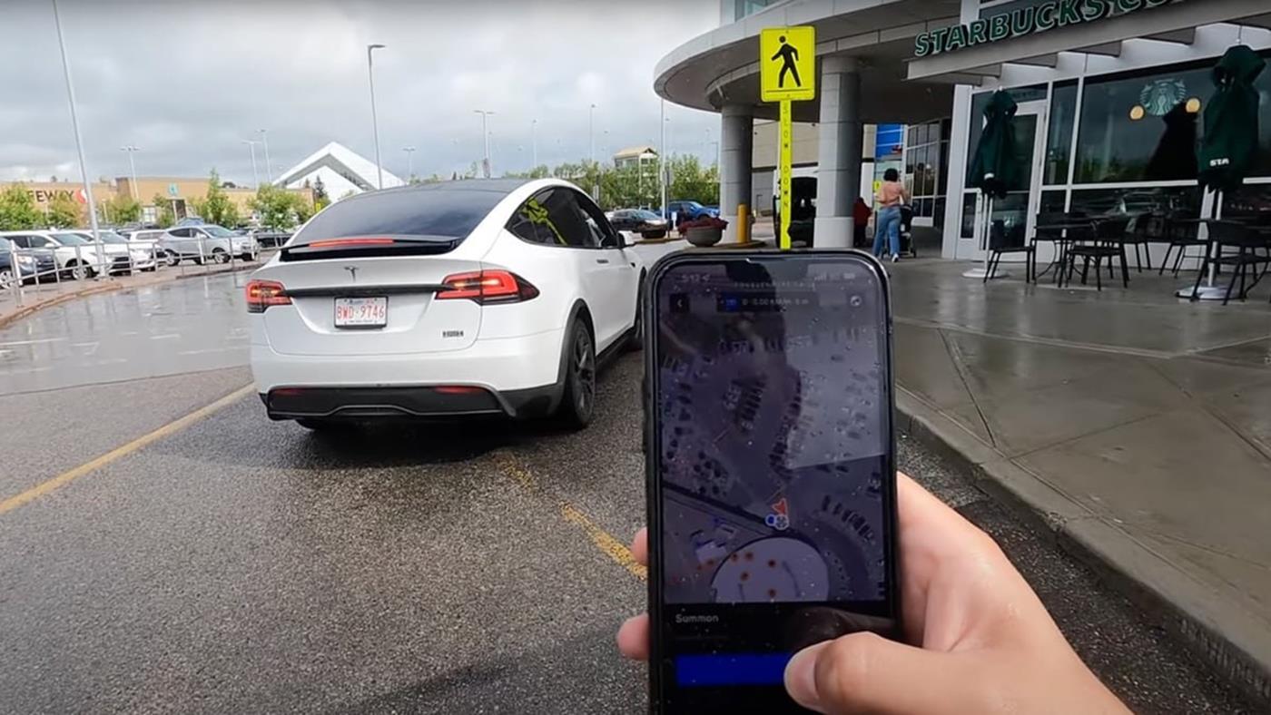 Tesla'nın Gelişmiş Araç Çağırma Özelliği Yeni Güncellemeyle Yüzde 33 Hızlandı