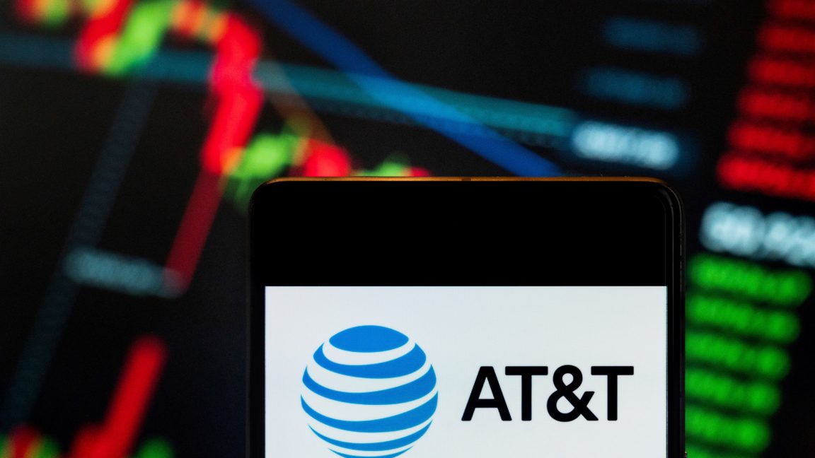 AT&T, Eski Telefon Ağını Kapatmak İçin Kaliforniya'ya Dava Açtı