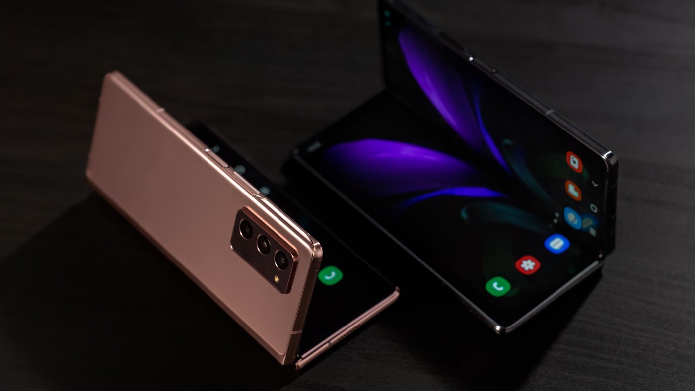 Samsung'un Yeni Patenti: Ekranı Tamamen Gizleyen Yuvarlanabilir Telefon