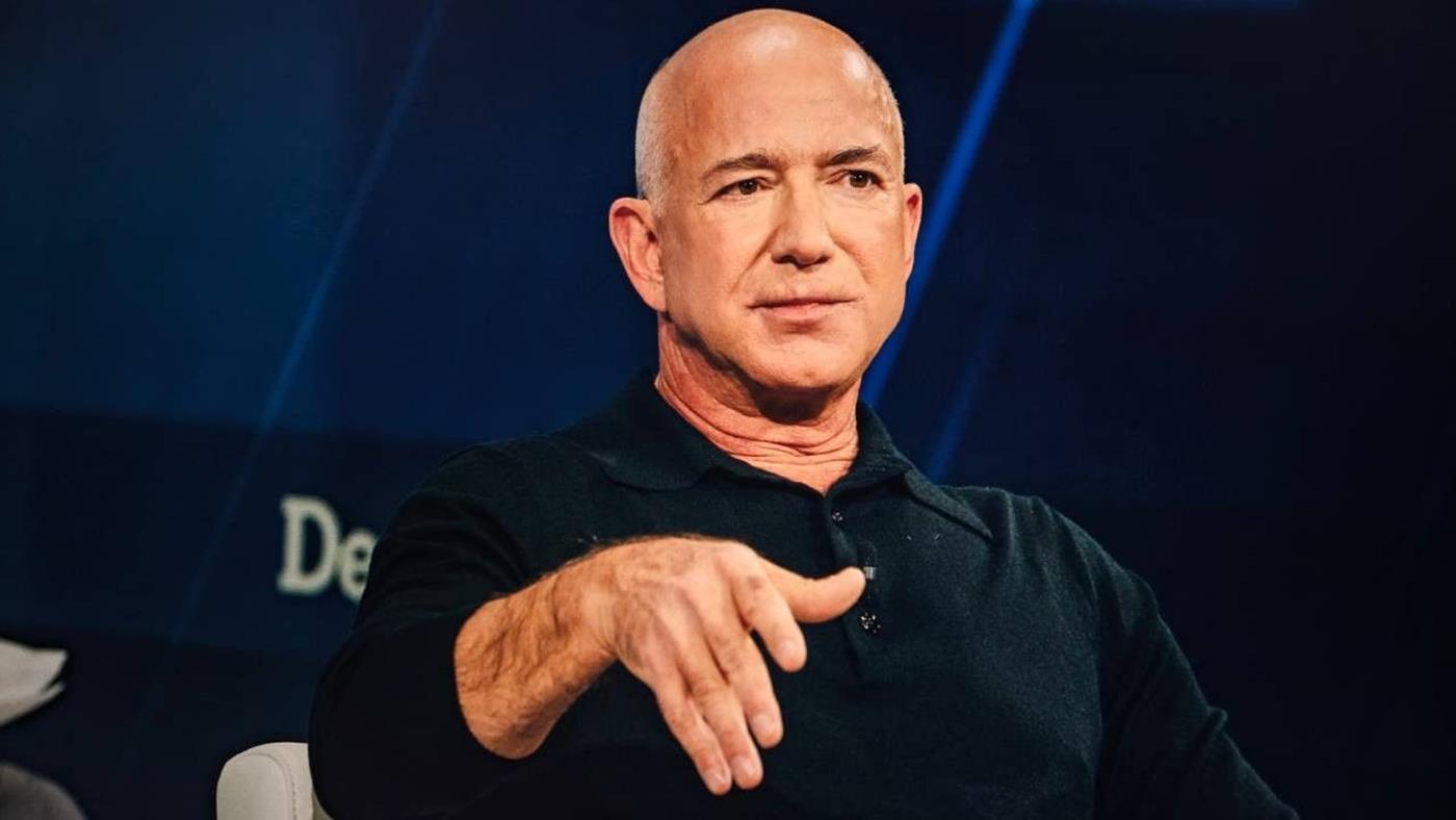 Jeff Bezos'tan Yapay Zeka Eleştirmenlerine Yanıt: "İşleri Yok Etmeyecek, Verimliliği Artıracak"