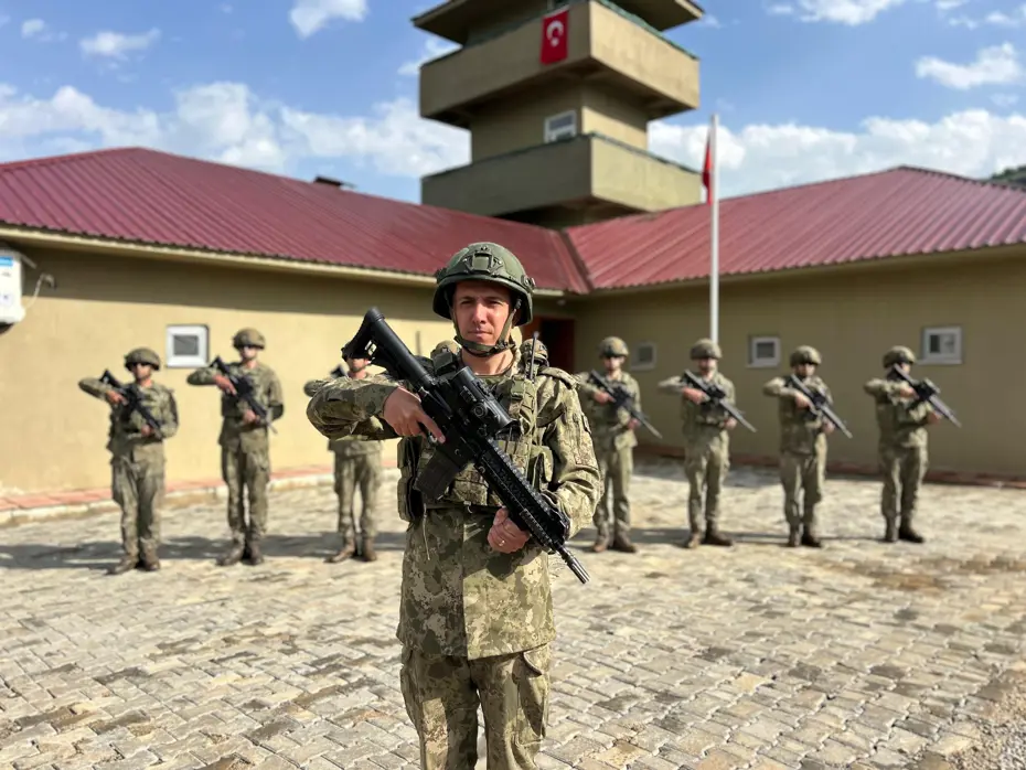 Hakkari'de Sınırın Sıfır Noktasında Görev Yapan Askerlerin Bayram Mesaisi
