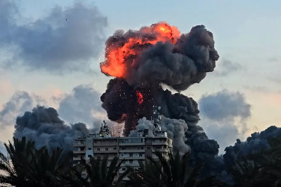 İsrail'in Tahliye Emirleri Sonrası Lübnan'da Bombardıman: Ateşkes Kırılma Noktasında