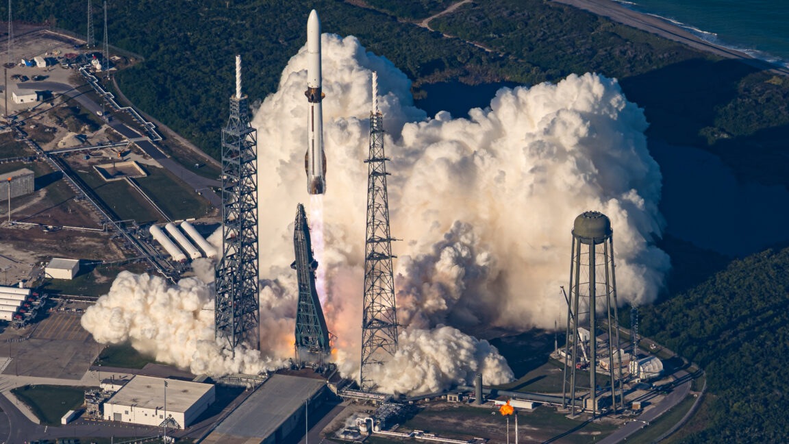 Blue Origin'in New Glenn Roketi Neden Patladı ve Uzay Sektörünü Nasıl Etkileyecek?