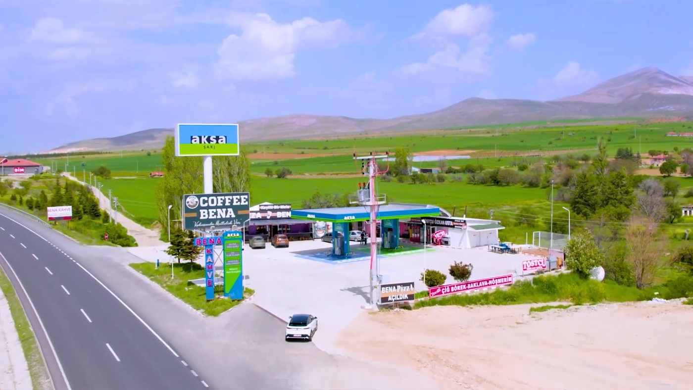 Türkiye'de Bir İlk: Akaryakıt İstasyonu Tamamen Elektrikli Araç Şarj Merkezine Dönüştü
