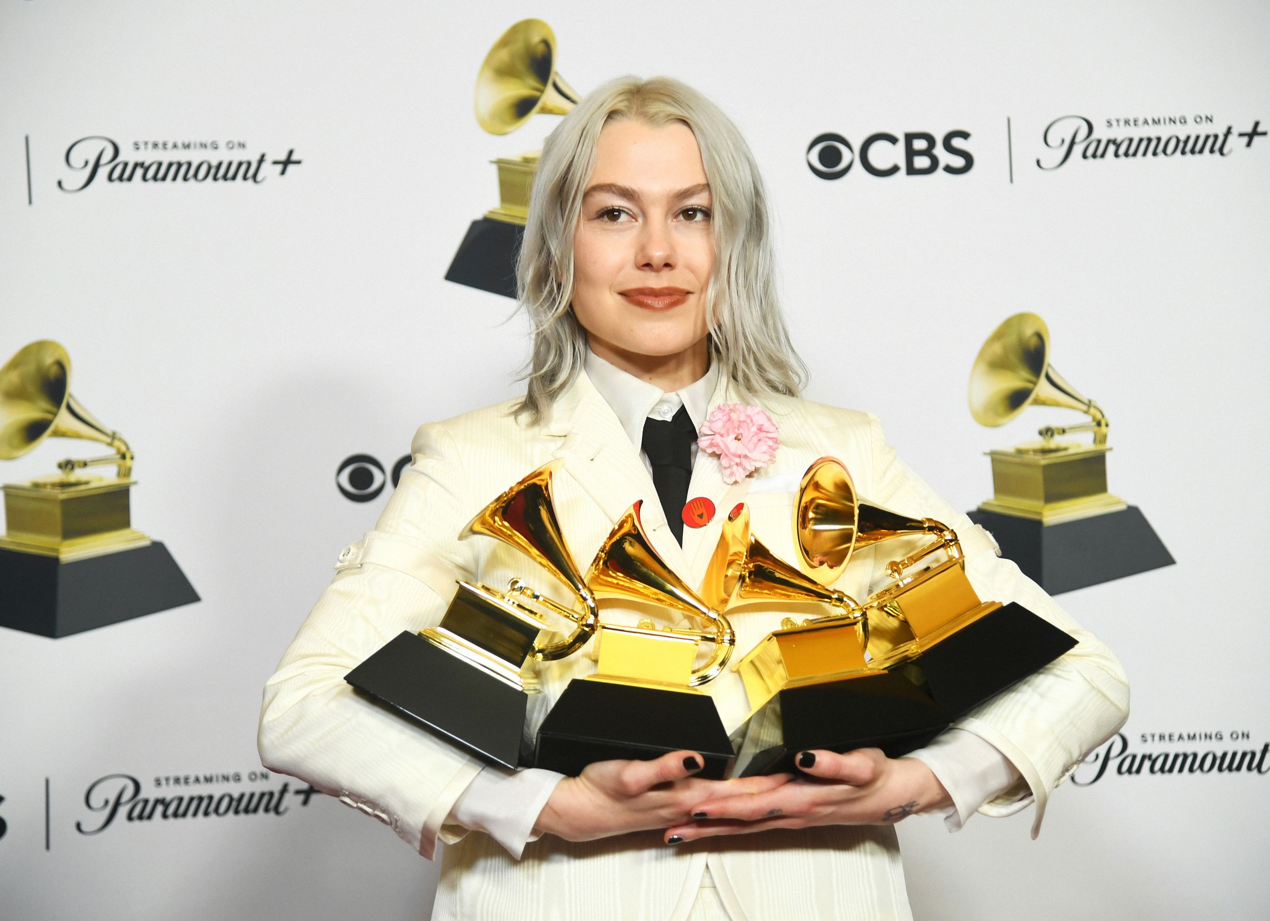 Phoebe Bridgers'ın İnternetsiz Albüm Kampanyası Nasıl Başarıya Ulaştı?