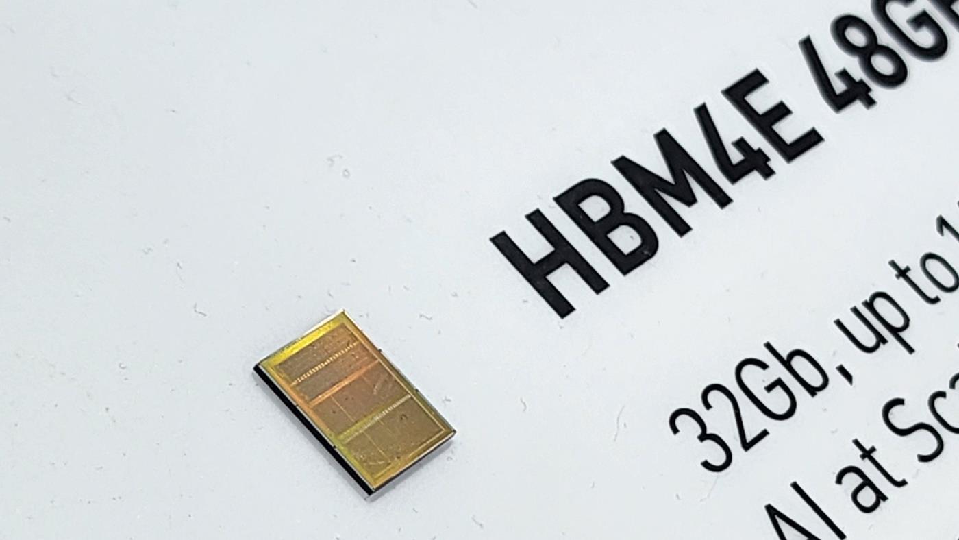 SK Hynix Yeni Nesil HBM4E Belleğini Tanıttı: 48 GB Kapasite ve 4 TB/s Hız