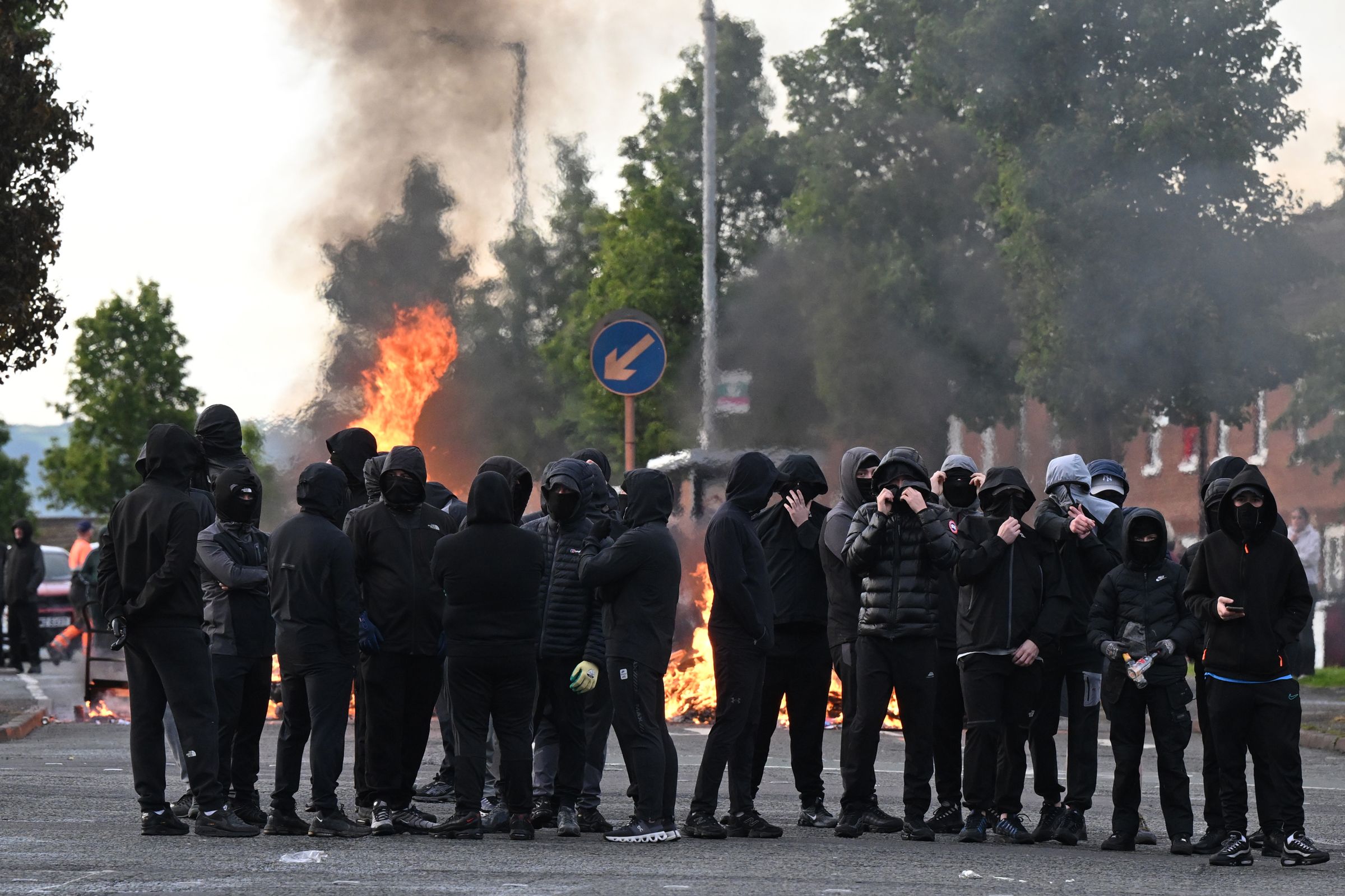 Belfast'taki Şiddet Olaylarının Arkasından Beyaz Üstünlükçü Gruplar Çıktı