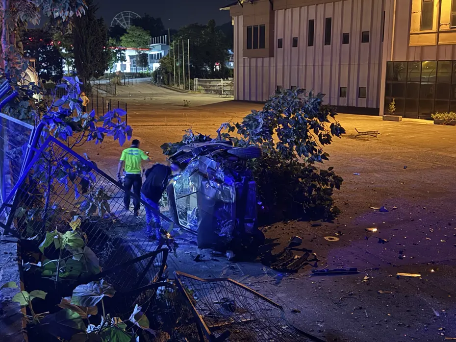 Bursa'da Trafik Kazası: Sıkıştırılan Otomobil Takla Attı, Sürücü Firarda