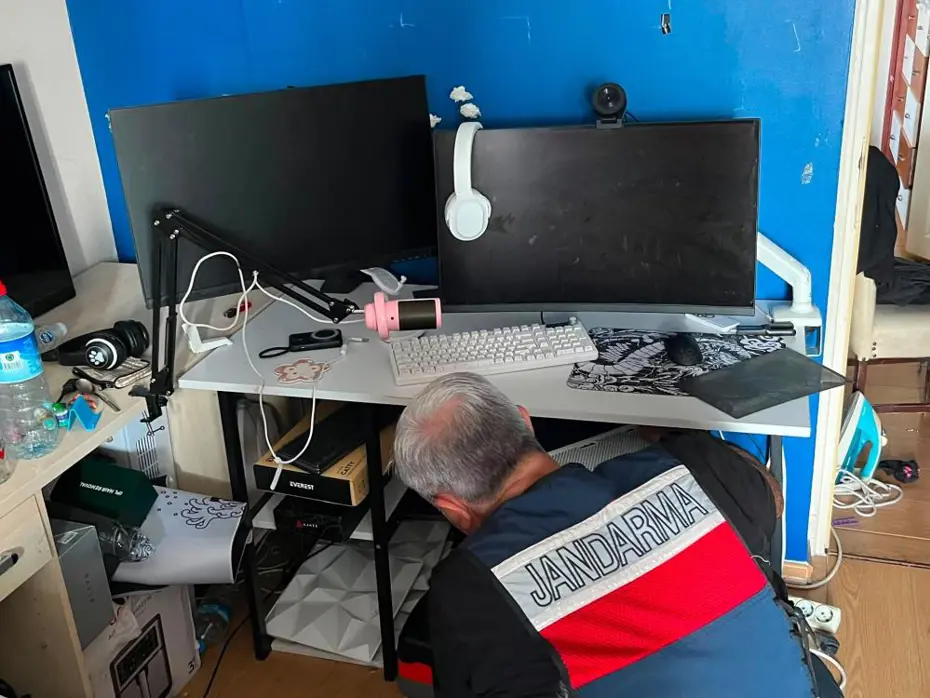 MİT'ten Kredi Kartı Şebekesine Siber Operasyon: İstanbul ve Kocaeli'de 3 Gözaltı